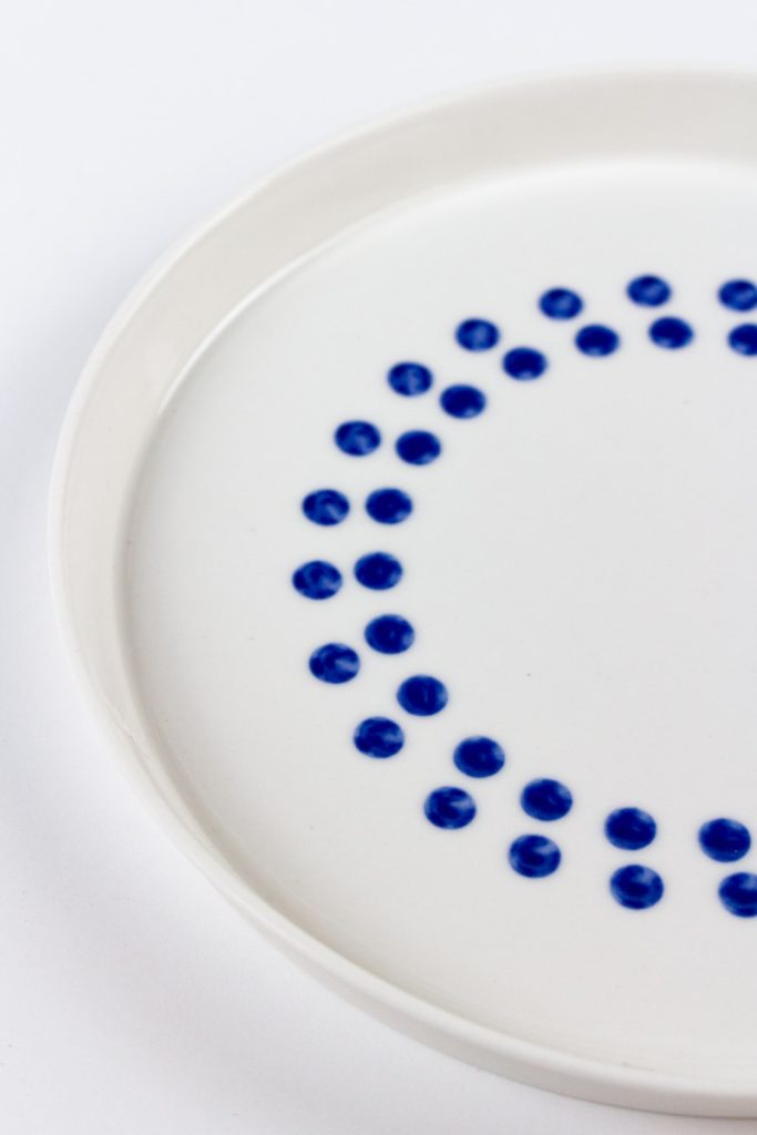 MOCA ceramic dinner plate 24cm dot-pattern glaze – handcrafted porcelain, workshops in Netherlands
