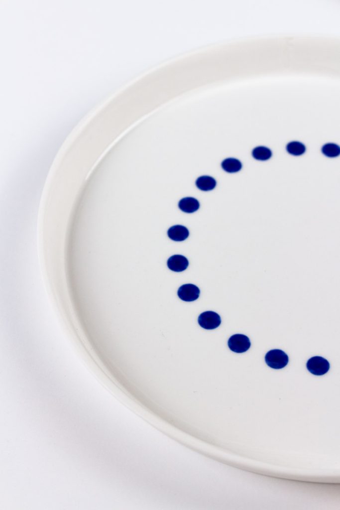 MOCA dripping glaze technique on ceramic dinner plate 24cm – handmade Eindhoven & Nantes