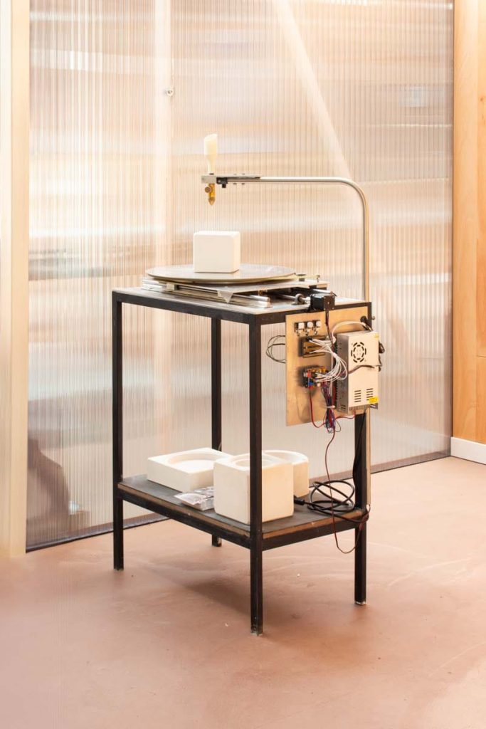 Custom-made glaze and porcelain dripping machine