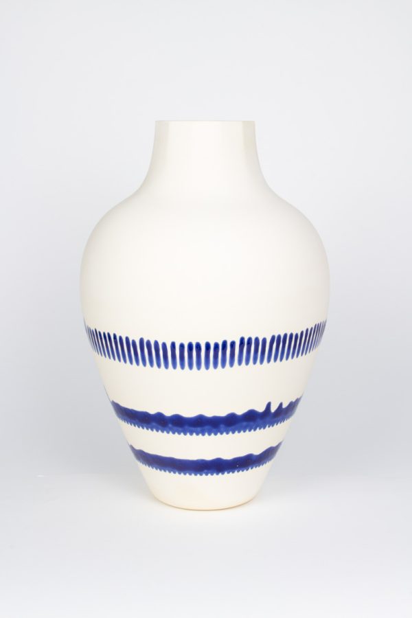 Design front view of MOCA unique white porcelain vase – 10000 Drops, Eindhoven & Nantes